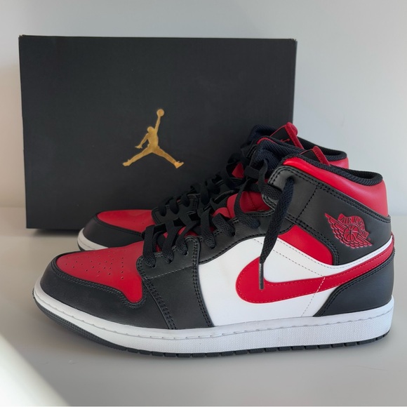 Air Jordan 1 Mid Black/Red/White - Picture 1 of 9